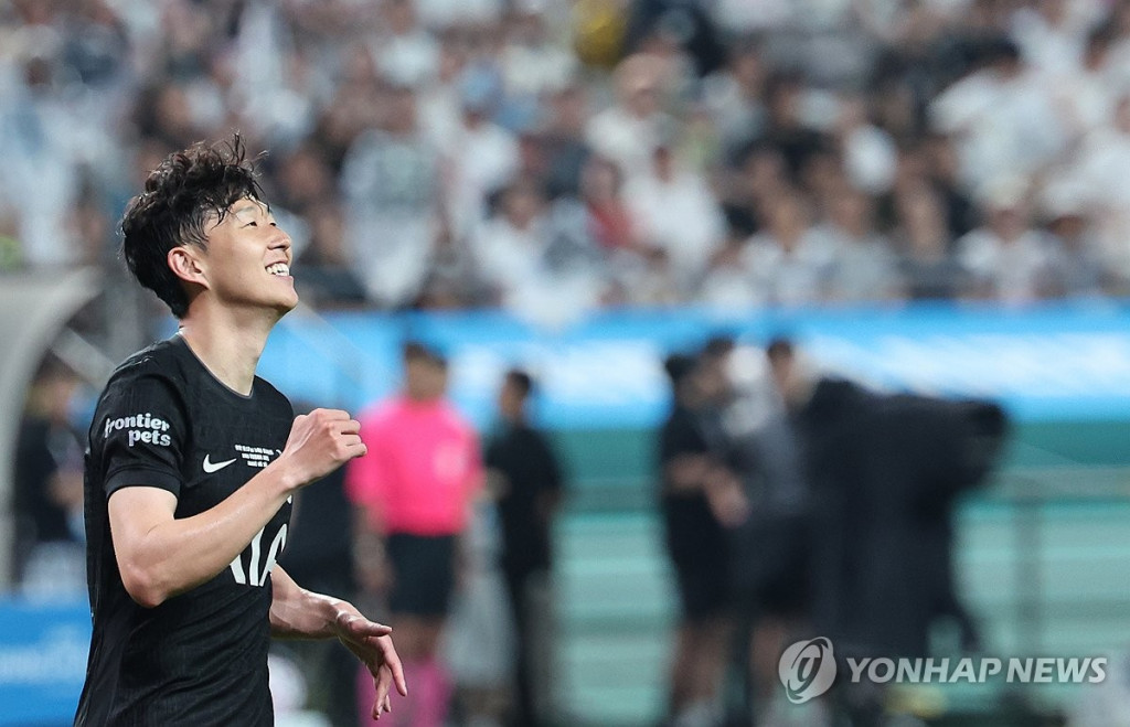  3일 서울월드컵경기장에서 열린 2025 쿠팡플레이 시리즈 토트넘 홋스퍼와 뉴캐슬 유나이티드의 경기. 토트넘 손흥민이 슛이 빗나가자 아쉬워하고 있다. (연합)