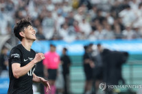 손흥민, 6만 관중 갈채 속 토트넘 고별전