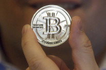 비트코인, 11만 달러 선도 무너지나…“금리인하 아직” 잇단 신중론에 ‘뚝’