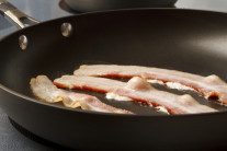 “매일 쓰는 ‘이것’ 당장 버리세요”…의사가 꼽은 ‘생활 속 유해물질’ 8가지