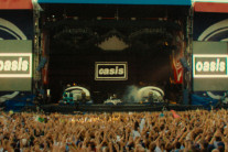 “이게 로큰롤이니까” 초음속과 같았던, 모든 것이 진짜였던 시절 [리뷰]