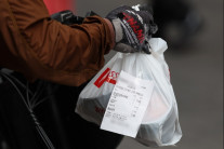 매일 배달음식 먹었더니 대변에 가득 ‘경악’…“전신 염증 유발”