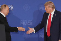 트럼프-푸틴, 6년만에 만나 3시간 회담…’빈 손’으로 끝났다