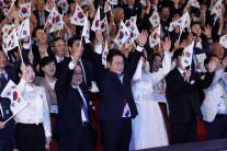 이 대통령 “현재 북한 체제 존중…흡수통일 추구 않고 적대행위 할 뜻 없어”(종합)