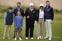 트럼프 미국 대통령 ‘열광 응원’ 골프 라이더컵 ‘직관’