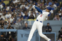 오타니 52호 홈런 역전 3점포…다저스 13연속 포스트시즌 진출 확정