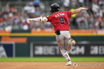 김하성, 시즌 5호 홈런 …9경기 연속 안타 행진