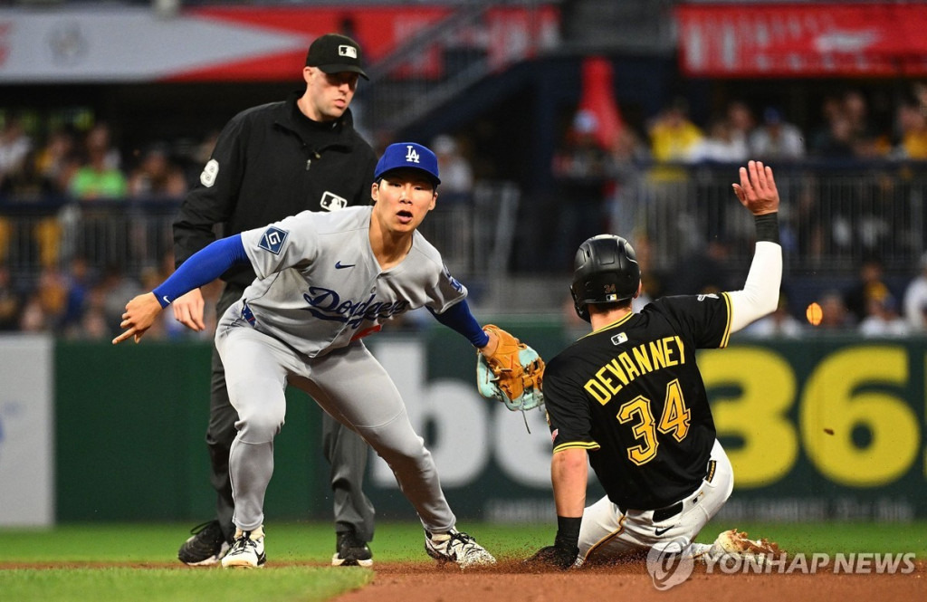 김혜성이 2루 수비를 하고 있다.[AFP=연합]