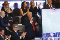 트럼프, 9·11 24주년에 뉴욕 양키스 경기 관람…일부 관중 야유