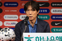 홍명보, 대표팀 ‘캡틴 논란’에 마침표… “손흥민 잘하고 있다”