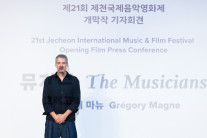 영화 ‘뮤지션’ 그레고리 마뉴 “팬데믹 시절 기획…극장 가야 할 이유 만들고팠다” [JIMFF 2025]