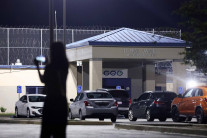 외교부 “트럼프, 수갑문제등 韓희망대로 조치 지시” 신속 귀국 기대