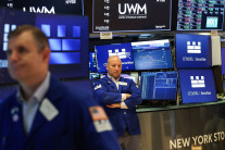 트럼프 “기업 실적보고 분기별→반기별로 해야”…뜨거운 찬반논란[디브리핑]