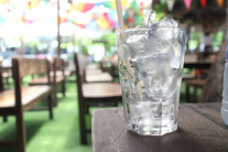 물처럼 마시는데 “치아 다 녹는다”…의사가 꼽은 최악의 음료, 뭐길래