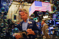 과거 ‘닷컴버블’ 때와 흡사?…뉴욕증시, ‘AI 거품’ 의구심에 하락