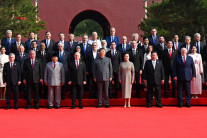 양복 입은 김정은…‘안러경중’ 정상외교 데뷔전 [中 전승절]