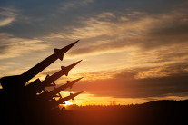 트럼프 “핵시험 재개” vs 러 “미국이 하면 우리도”…불붙는 ‘핵경쟁’