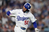 다저스 맨먼저 디비전시리즈 진출…신시내티 8-4로 누르고 와일드카드 싹쓸이