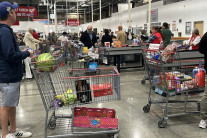 미국 소비자신뢰지수 3개월 연속 하락…4월 이후 최저