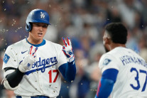 오타니·테오스카 2홈런씩 ‘팡팡’…다저스, 와일드카드 첫판 신시내티 10-5 제압
