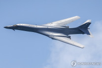 미군, 베네수엘라에 B-1 띄워 ‘공격 시연’…트럼프 “곧 지상작전”