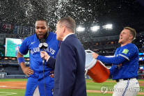 토론토, 양키스에 10-1 대승…밀워키도 컵스 제압