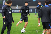 가을비 속 ‘완전체’ 첫 훈련…홍명보호, 브라질전 앞두고 실전 모드 돌입