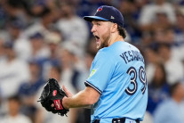 경기 개시 ‘연속타자 홈런’ 토론토, WS 5차전 승리…1승 남았다