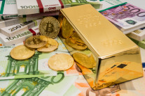 금·비트코인, 사상 최고가 동반 돌파