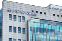 1000억원대 유튜브 저작권료 갈등…“불투명 관리” vs “송구”