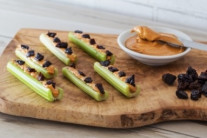 유행하는 땅콩버터, 셀러리와 푸룬에도 쓱쓱~ [식탐]