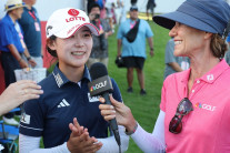 황유민 15~18번 홀 4연속 버디로 역전 우승..LPGA투어 직행 티켓 획득