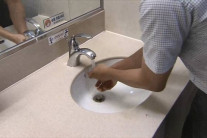 “남편이 손을 안씻어요” 관찰했더니 용변 후 안씻은 남성 무려 21%…여성 두배