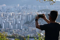 서울 ‘평당 1억’ 확산…규제가 밀어올리는 집값