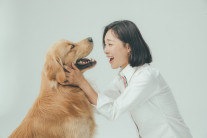 문정희, 포토 에세이 ‘마누 이야기’ 출간…반려견 골든 리트리버 ‘마누’와 찬란한 7년 동행