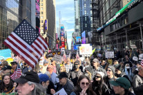 “왕은 없다” 미 전역서 반(反)트럼프 ‘노 킹스’ 시위