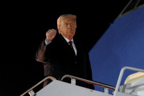 MAGA 책사 배넌 “트럼프 3선 도전 계획 있다”