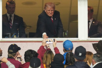 트럼프,”1인당 최소 2천불 배당금 지급”…’관세’ 여론플레이