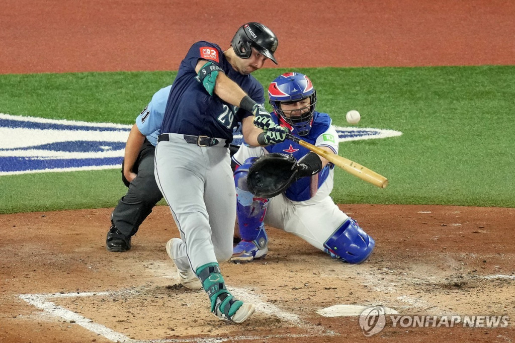 2025메이저리그에서 60홈런을 기록한 시애틀 마리너스의 포수 칼 롤리. 뉴욕 양키스 애런 저지와 MVP를 겨룬다.[AP=연합 자료]