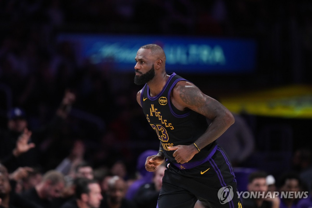 유타 재즈와의 경기에 출전한 르브론 제임스[AP=연합]