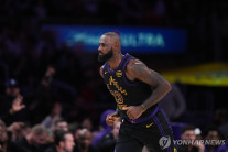 르브론 제임스 NBA최다 23번째 시즌 뒤늦게 출격…더블더블 활약
