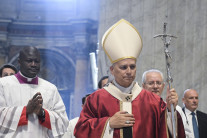 교황청 “마리아 ‘공동구세주’ 아니다”…수백년 논란 끝