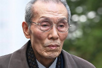 포옹과 뽀뽀…‘깐부’ 오영수 추행 사건 완전히 뒤집혔다. 왜?