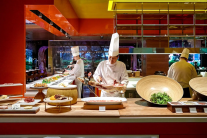 한 끼 수십만원 ‘예약 전쟁’…고물가 비웃는 연말 소비 [언박싱]