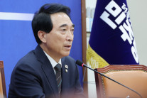 민주, ‘재판중지법’ 추진 않기로…“대통령실과도 조율”[이런정치]