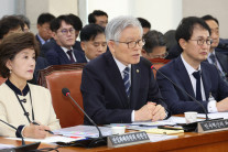 공무원 ‘복종 의무’ 76년만에 사라져…위법 지휘 거부 가능