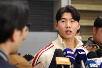 ‘WS 우승’ 김혜성 “저 분 막아달라”…귀국 인터뷰 중단, 무슨일?