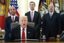 “트럼프 ‘레임덕’이야” 공화당 ‘필리버스터 종결’ 묵살