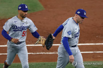 MLB 황당 부상…생수병 잡다 다치고 욕실에서 미끌어지고