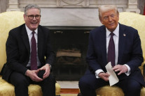 미, 영국 의약품 품목관세 없앤다…영국, 신약 구매가 25%인상”